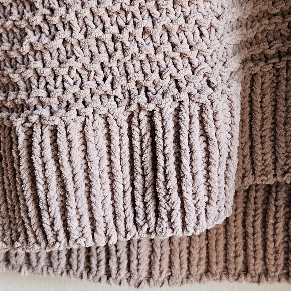 Abercrombie & Fitch Comfy Knit Sweater in Women's M - Picture 4 of 10